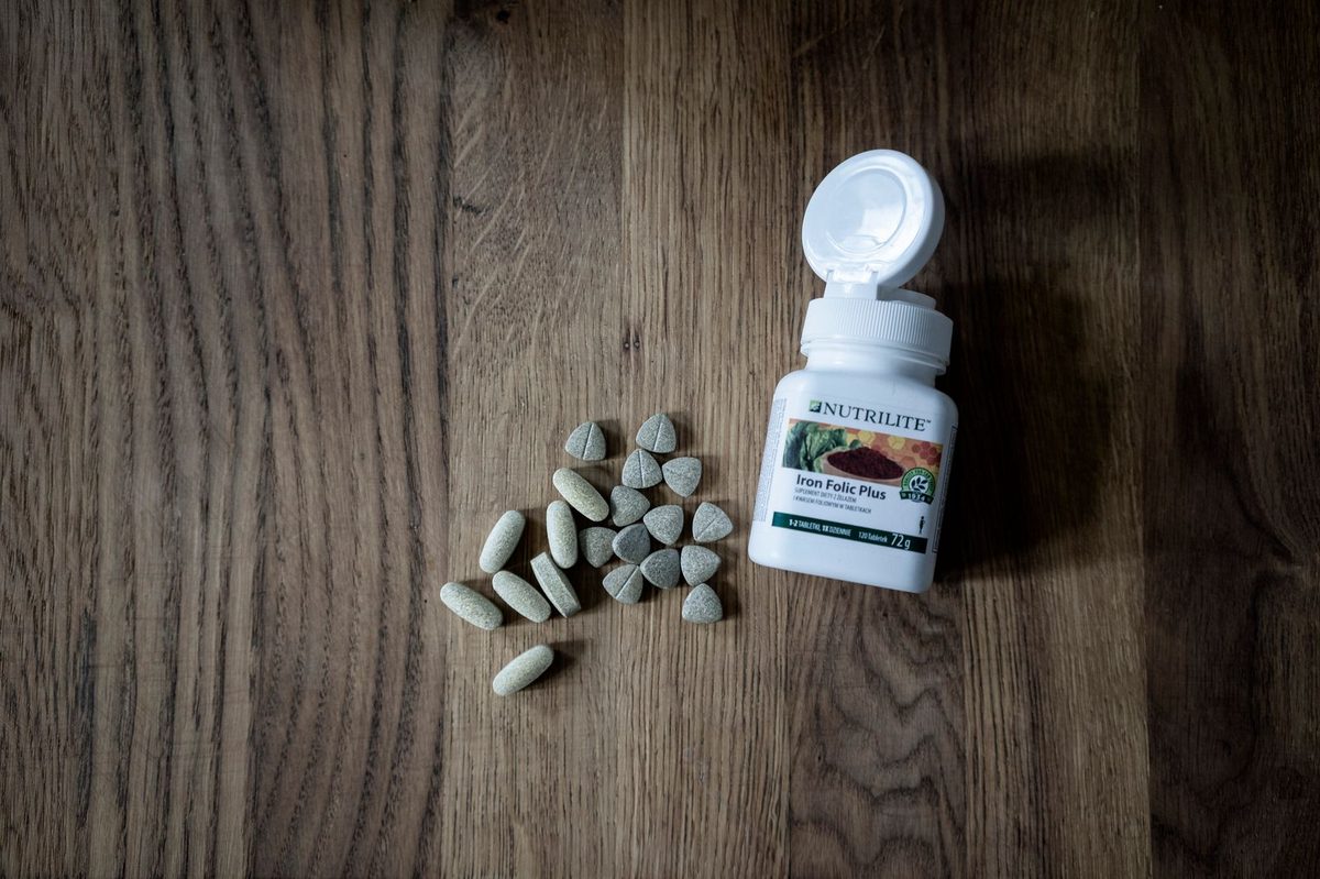 Déficit de vitamina B12 después de los 60: la carencia que se confunde con pérdida de memoria